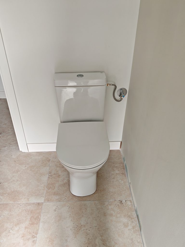 installation wc au sol port des barques 17730