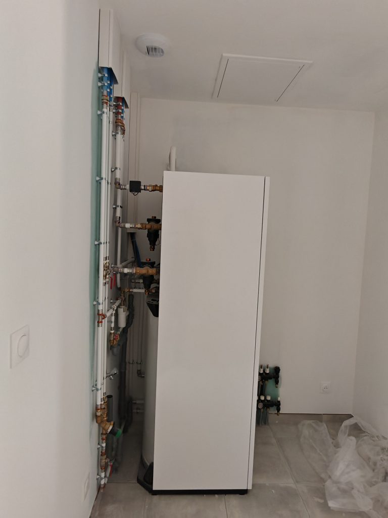 installation pompe a chaleur air eau moeze 17780